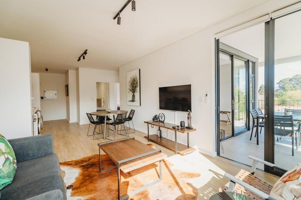 Apartment 304 Le Jardin George